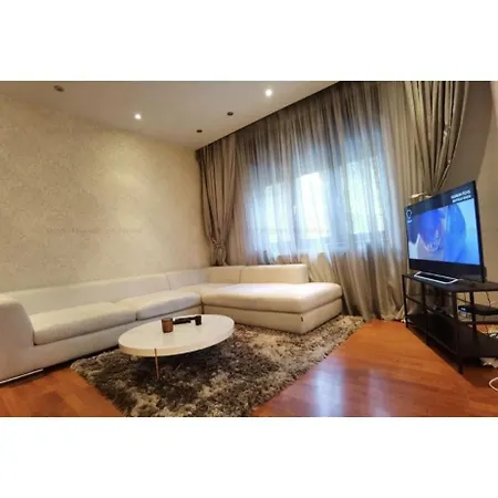 Garden In Exclusive Area * 布加勒斯特