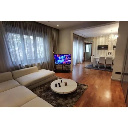 Garden In Exclusive Area Apartment Bucharest